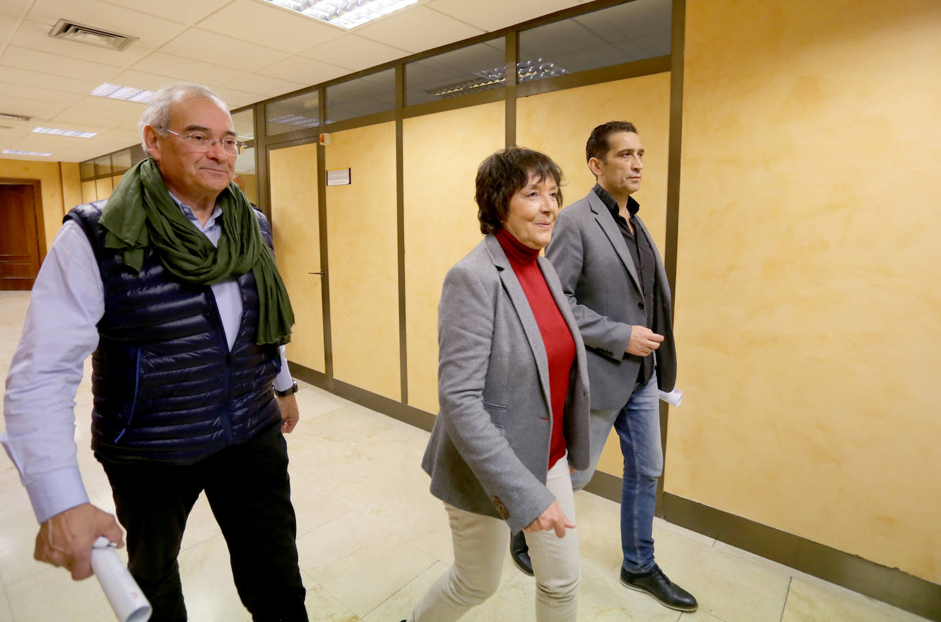 El secretario autonómico de CCOO, Vicente Andrés, y el vicesecretario general de UGT Castilla y León, Evelio Angulo, se reúnen con la delegada del Gobierno, Mercedes Martín, para solicitar la creación de la Mesa por un Futuro para León.