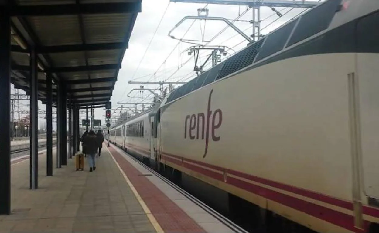 Denuncian las carencias para viajar en tren desde el País Vasco a Salamanca  | El Norte de Castilla