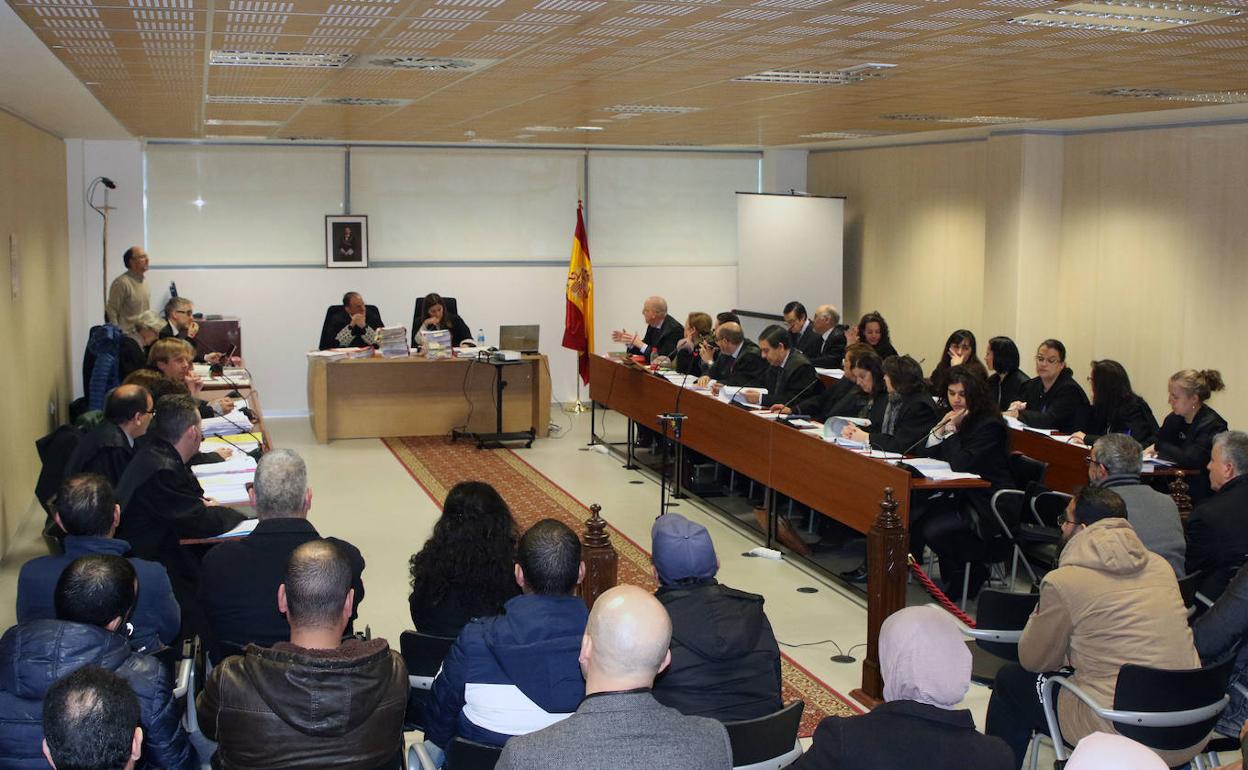 Macrojuicio celebrado este lunes en el Instituto de la Seguridad Social de Segovia por falta de espacio en los juzgados. 