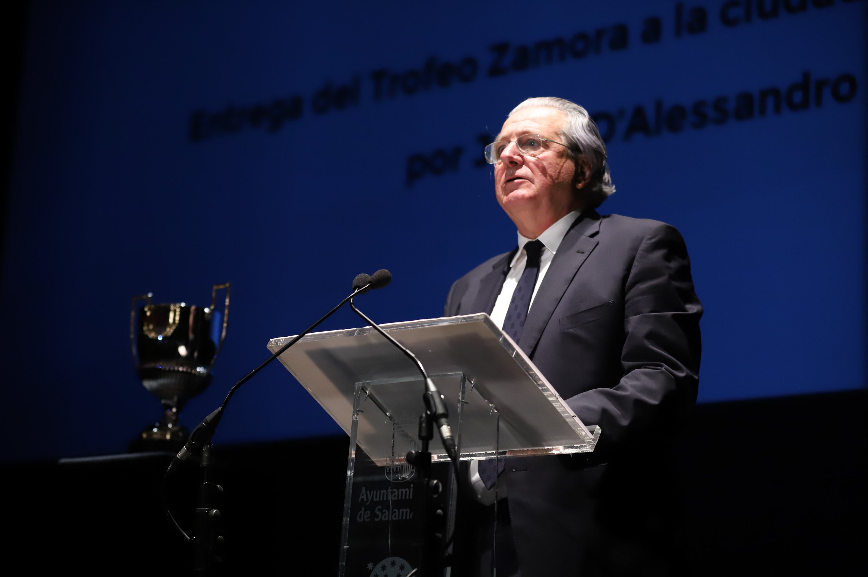 Fotos: Entrega del Trofeo Zamora de Jorge D&#039;Alessandro al ayuntamiento de Salamanca