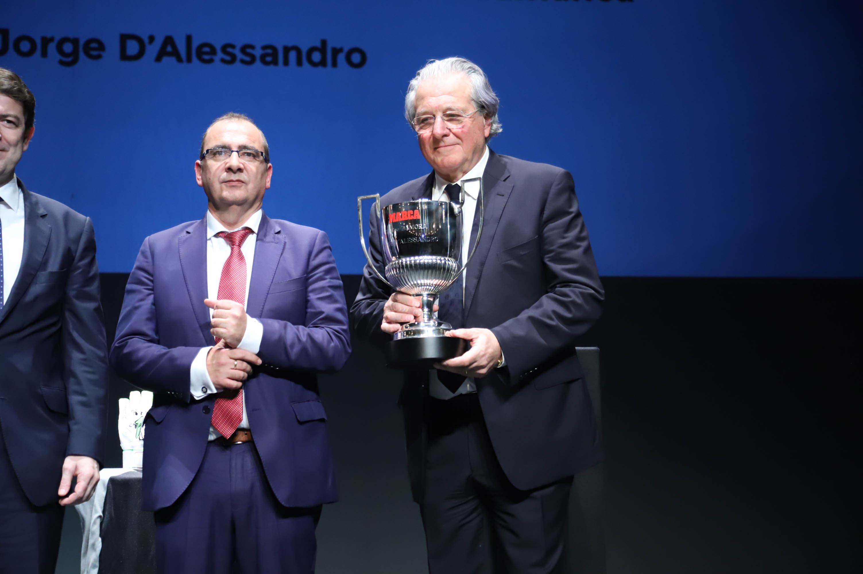 Fotos: Entrega del Trofeo Zamora de Jorge D&#039;Alessandro al ayuntamiento de Salamanca