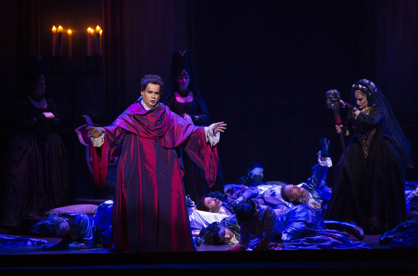 El Teatro Calderón de Valladolid pondrá en escena este miércoles, viernes y domingo la reposición de 'Un ballo in maschera', de Giuseppe Verdi, en un montaje, con la colaboración de la Opera Estatal de Hungría y de la Ópera de Oviedo, en un montaje en el que participarán 120 personas, entre cantantes, coro y músicos.