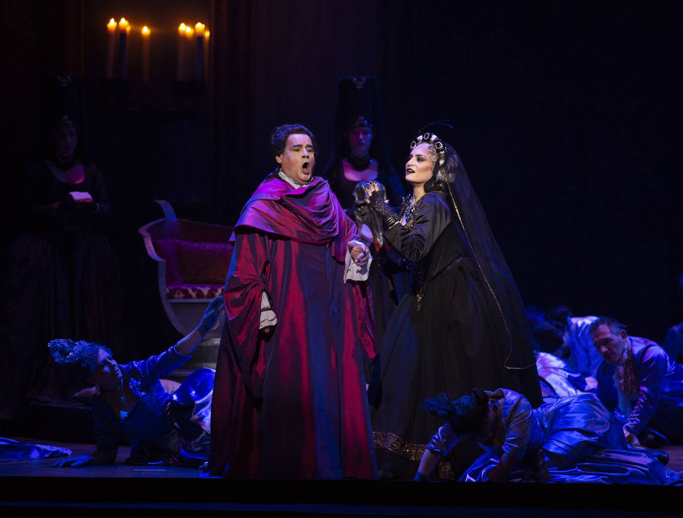 El Teatro Calderón de Valladolid pondrá en escena este miércoles, viernes y domingo la reposición de 'Un ballo in maschera', de Giuseppe Verdi, en un montaje, con la colaboración de la Opera Estatal de Hungría y de la Ópera de Oviedo, en un montaje en el que participarán 120 personas, entre cantantes, coro y músicos.