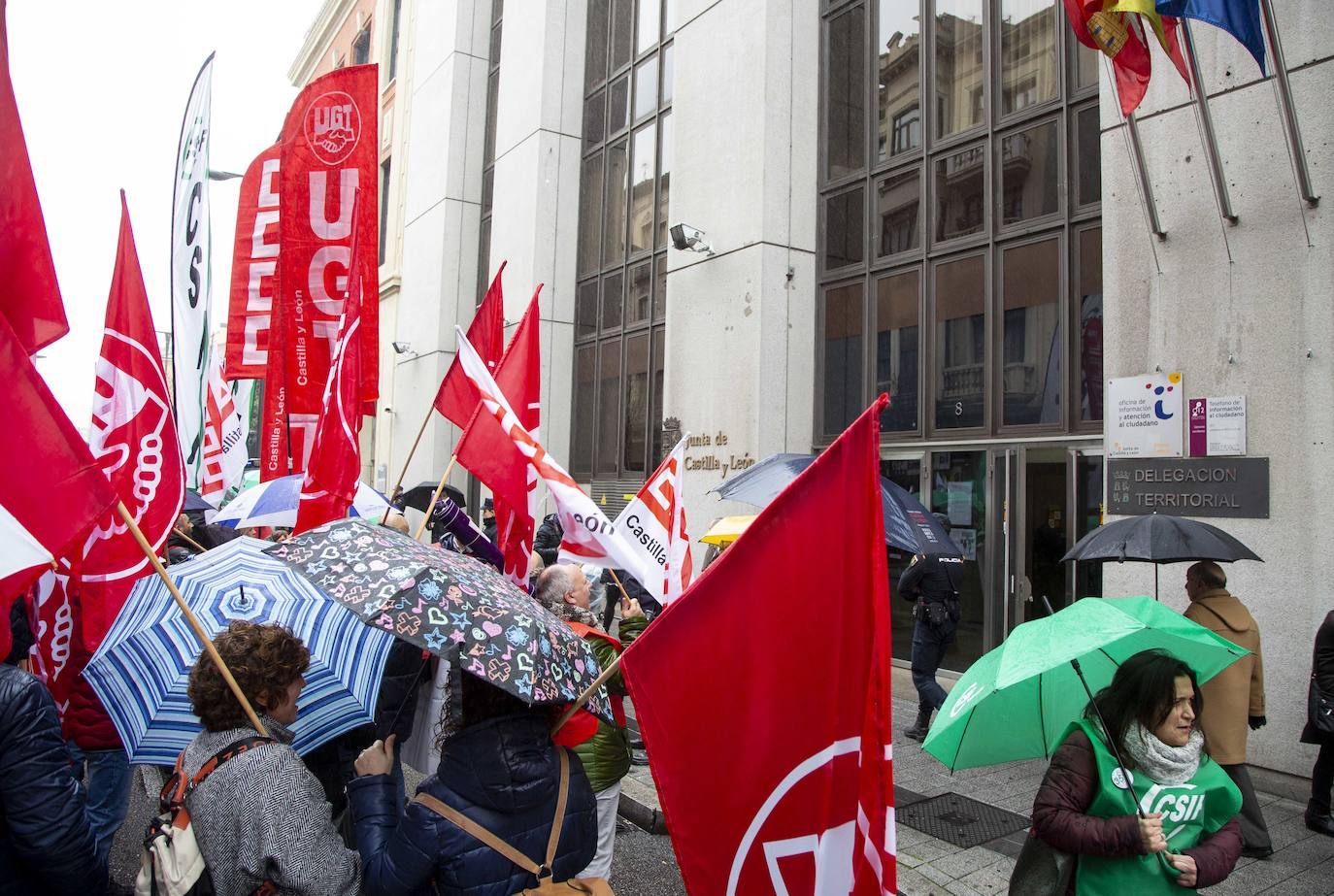 Los manifestantes han expresado su descontento con la Junta de Castilla y León y han reivindicado la semana laboral de 35 horas