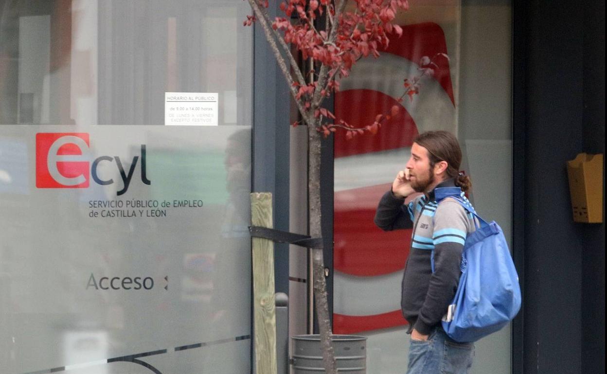 Fachada de la oficina de empleo del Ecyl en Segovia. 