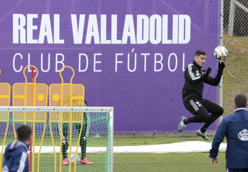 El día 1 de Ben Arfa en Valladolid amaneció lluvioso en los Anexos, donde un puñado de aficionados desafiaron al mal tiempo para presenciar in situ las evoluciones de la nueva adquisición del club blanquivioleta