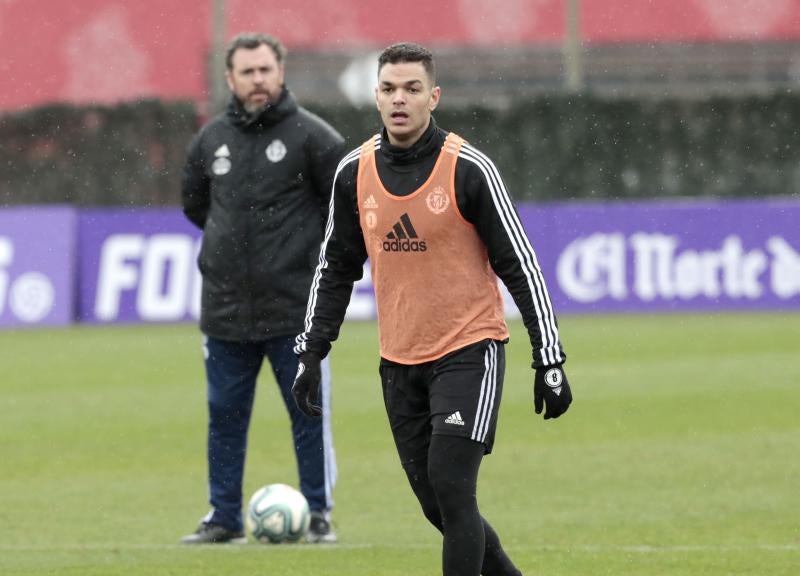 El día 1 de Ben Arfa en Valladolid amaneció lluvioso en los Anexos, donde un puñado de aficionados desafiaron al mal tiempo para presenciar in situ las evoluciones de la nueva adquisición del club blanquivioleta