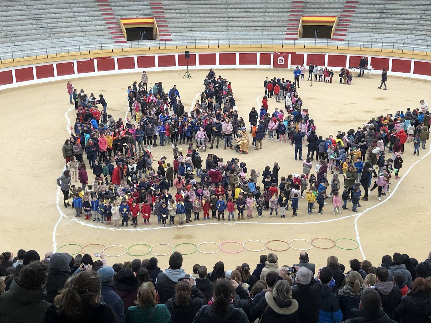 El CEIP Alvar Fañez de la localidad vallisoletana de Íscar celebra el Día de la Paz.