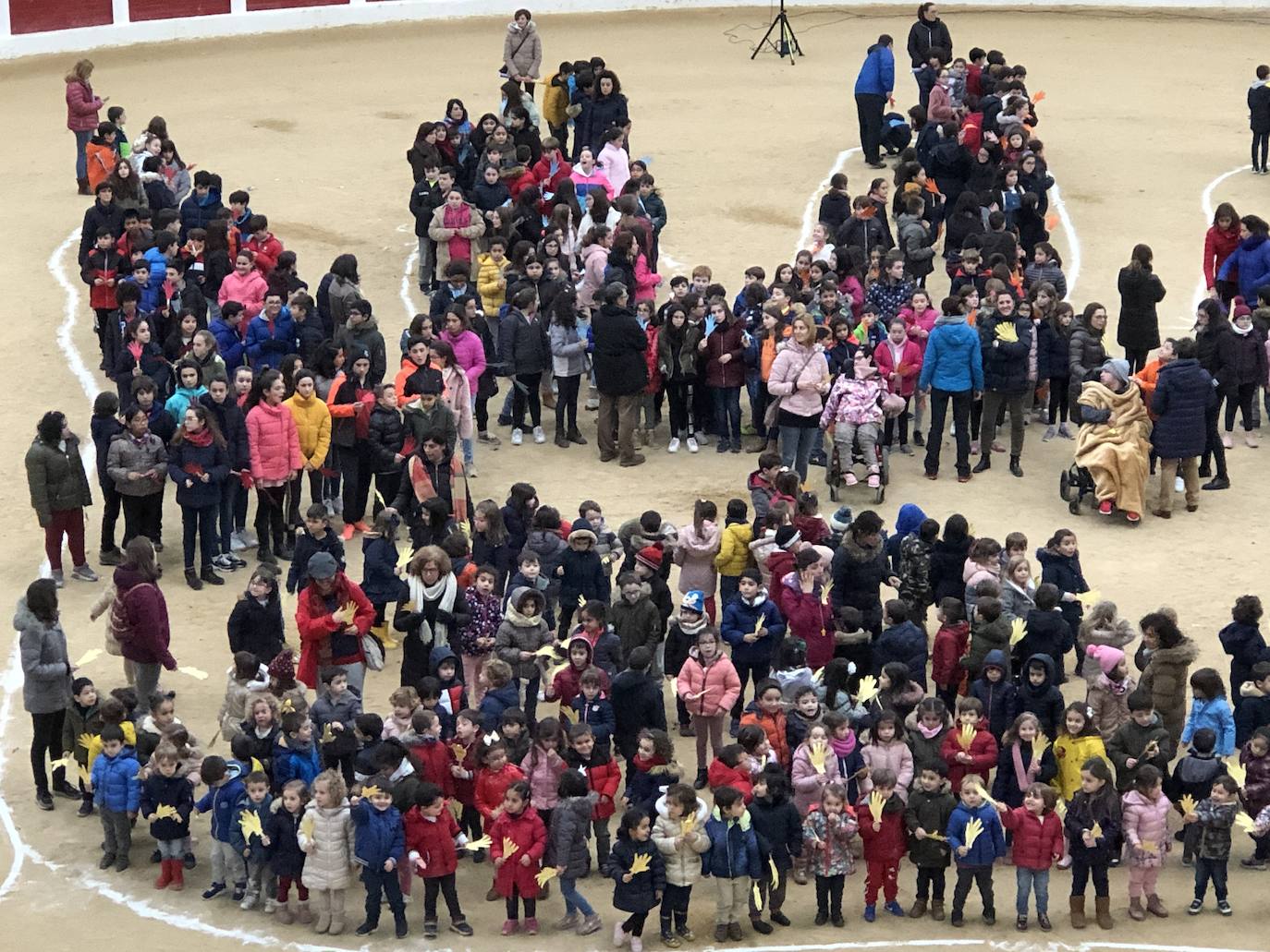 El CEIP Alvar Fañez de la localidad vallisoletana de Íscar celebra el Día de la Paz.