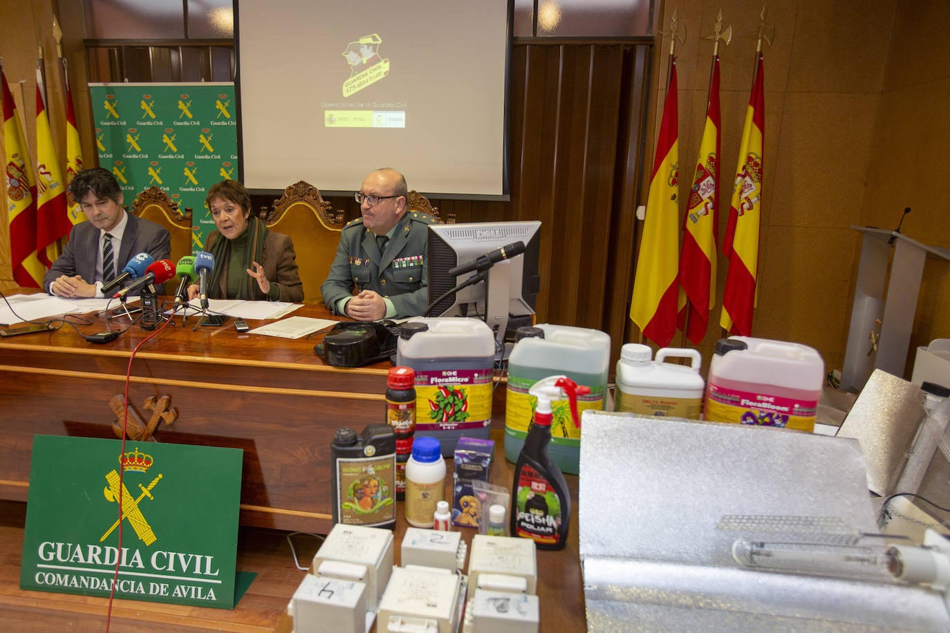 La delegada del Gobierno en Castilla y León, Mercedes Martín, acompañada por el subdelegado en Ávila, Arturo Barral, y por el teniente coronel jefe de la Comandancia de la Guardia Civil de esta provincia, Miguel Ángel Balbás, presentan la operación denominada Matchab.
