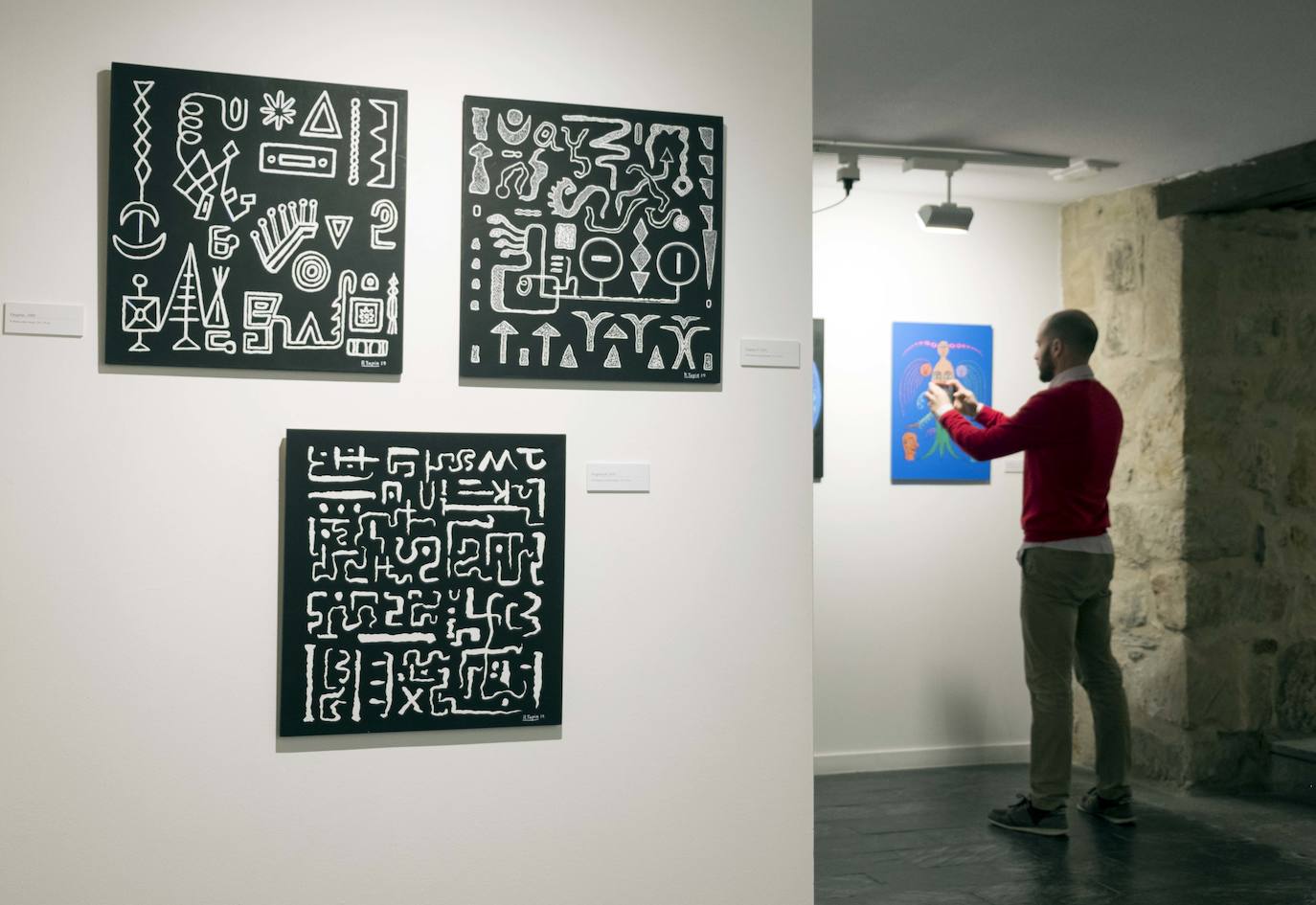 Exposición 'Color y negro' del artista Ramiro Tapia en Salamanca.