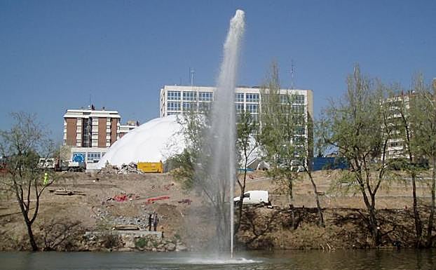 El géiser fue instalado en 2010 durante la remodelación de la actual plaza del Milenio.
