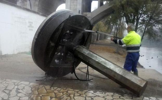 El géiser del Pisuerga, cuando fue retirado en 2015.