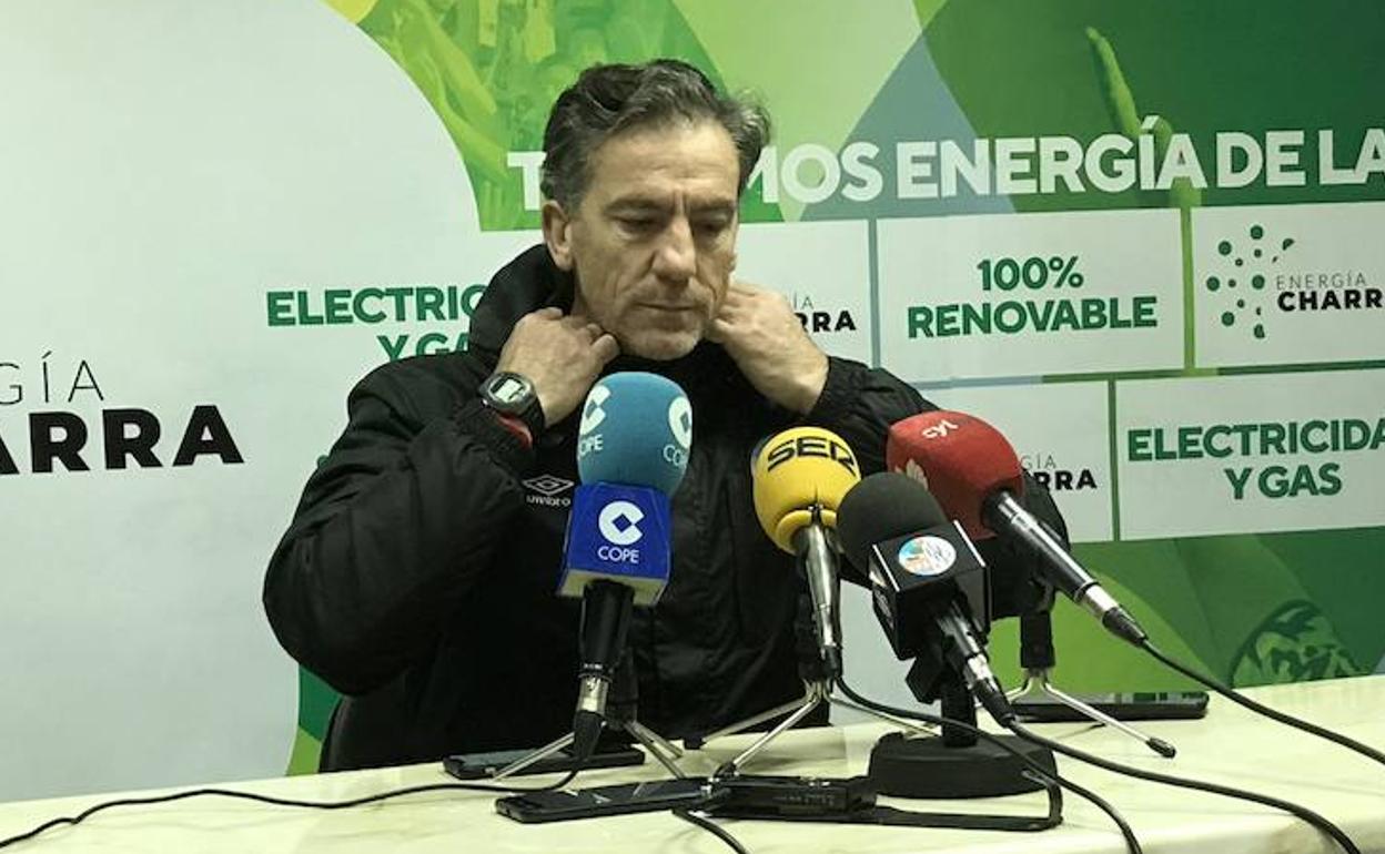 Larrazábal, antes de empezar la rueda de prensa. 