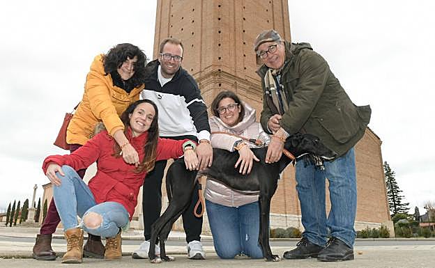 Matapozuelos se vuelca con la galga Liosa, la «más bonita y hermosa» 