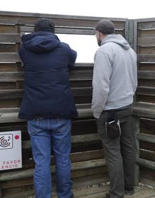 Imagen secundaria 2 - Arriba, grullas comunes en la Lagua de la Nava, durante su proceso migratorio. Abajo a la izquierda, Avistamiento de aves el observatorio Colada de Carrepalencia y a la derecha, observatorio El Prao. 