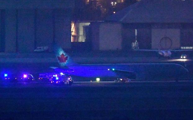 El avión de Air Canada tras aterrizar en Madrid. 