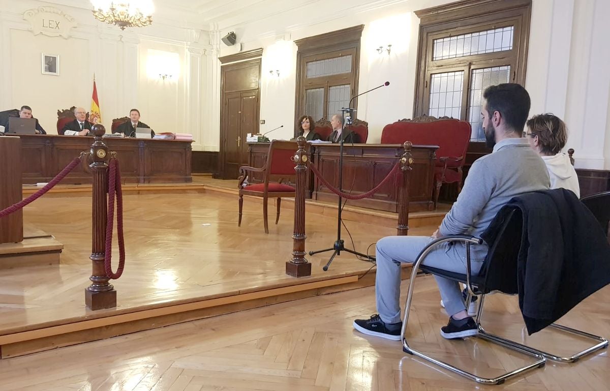 Los dos acusados, este lunes, en el juicio de la Audiencia Provincial.