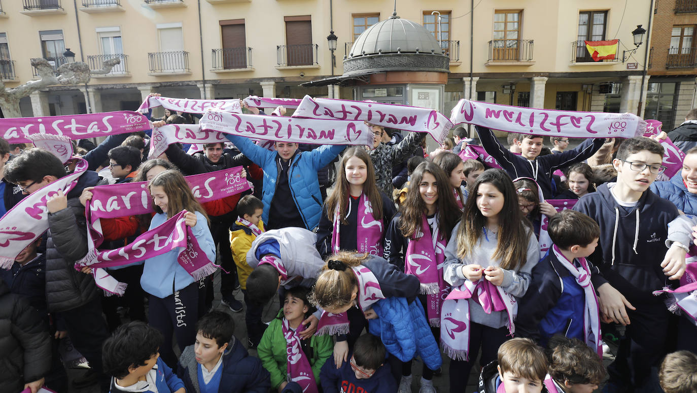 El colegio Maristas de Palencia celebra su centenario en la Plaza Mayor.