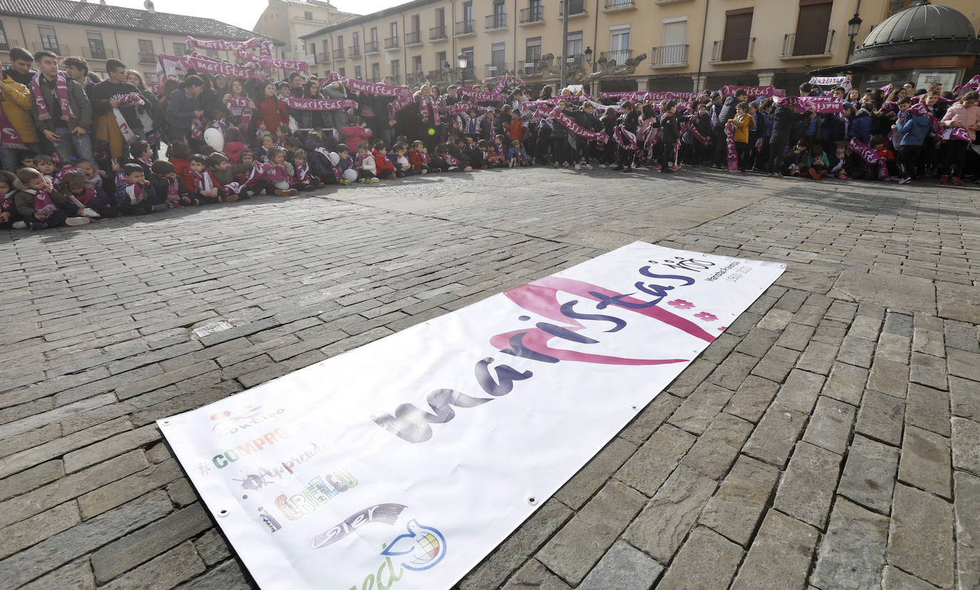 El colegio Maristas de Palencia celebra su centenario en la Plaza Mayor.