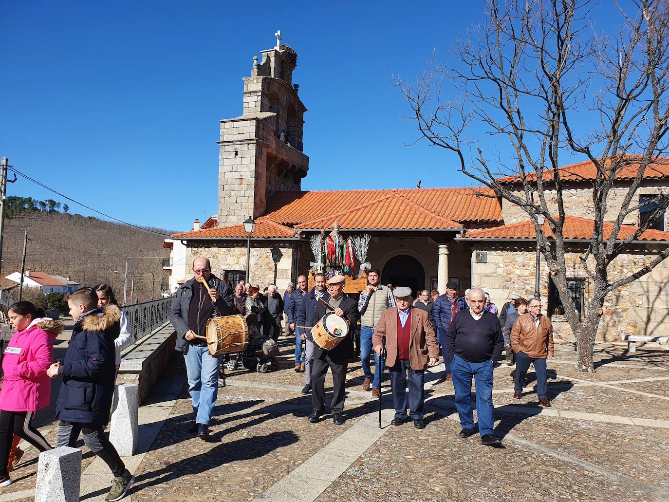 El Maíllo, Nava de Francia, Santibáñez, Fuentes de Béjar, Herguijuela y San Miguel de Valero celebran esta festividad en la que las gargantillas se convirtieron en protagonistas de la jornada