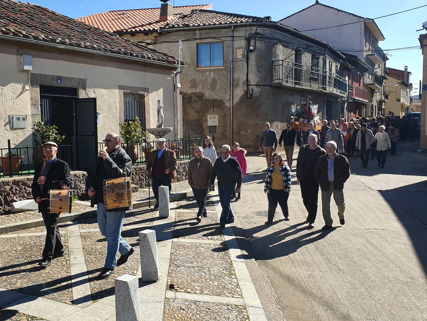 El Maíllo, Nava de Francia, Santibáñez, Fuentes de Béjar, Herguijuela y San Miguel de Valero celebran esta festividad en la que las gargantillas se convirtieron en protagonistas de la jornada