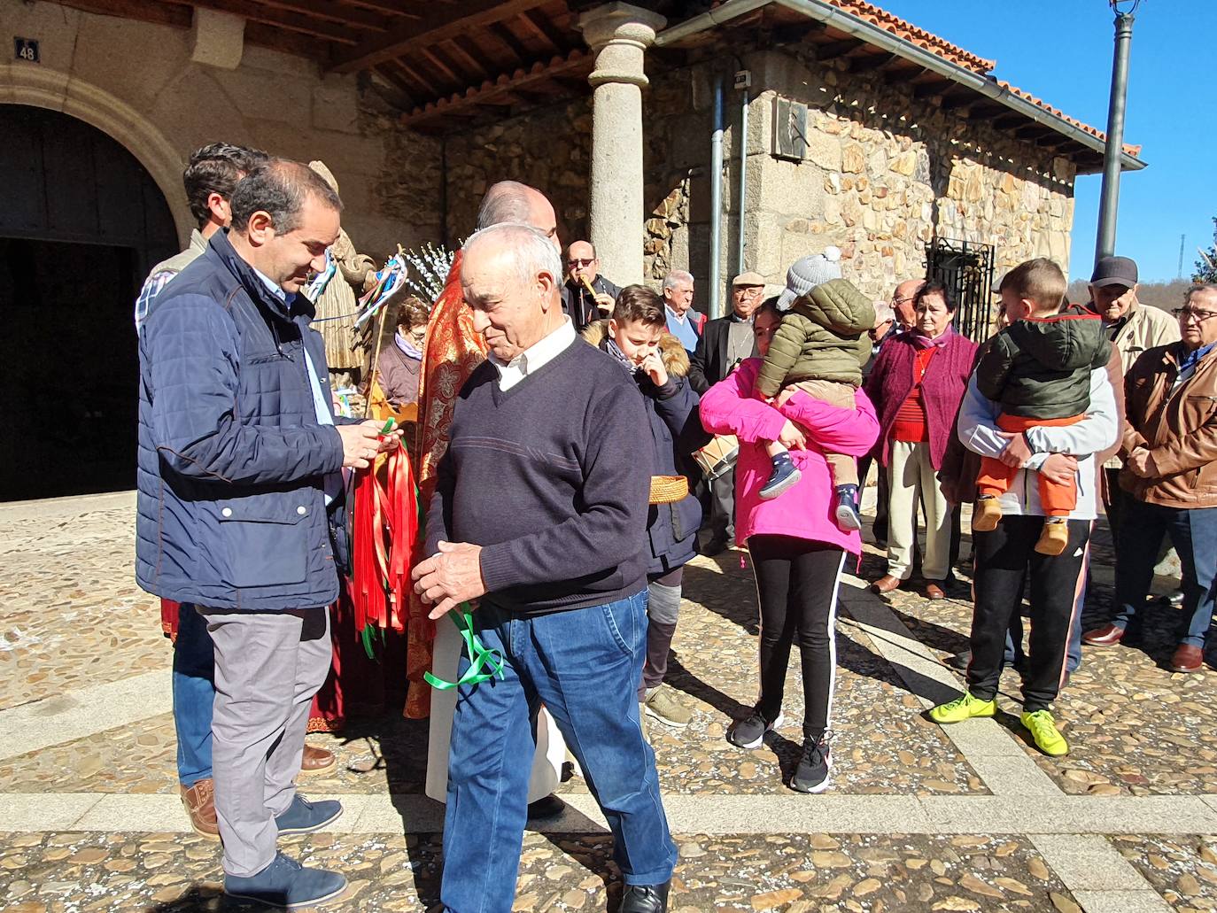 El Maíllo, Nava de Francia, Santibáñez, Fuentes de Béjar, Herguijuela y San Miguel de Valero celebran esta festividad en la que las gargantillas se convirtieron en protagonistas de la jornada