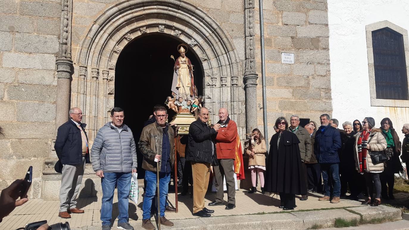 El Maíllo, Nava de Francia, Santibáñez, Fuentes de Béjar, Herguijuela y San Miguel de Valero celebran esta festividad en la que las gargantillas se convirtieron en protagonistas de la jornada
