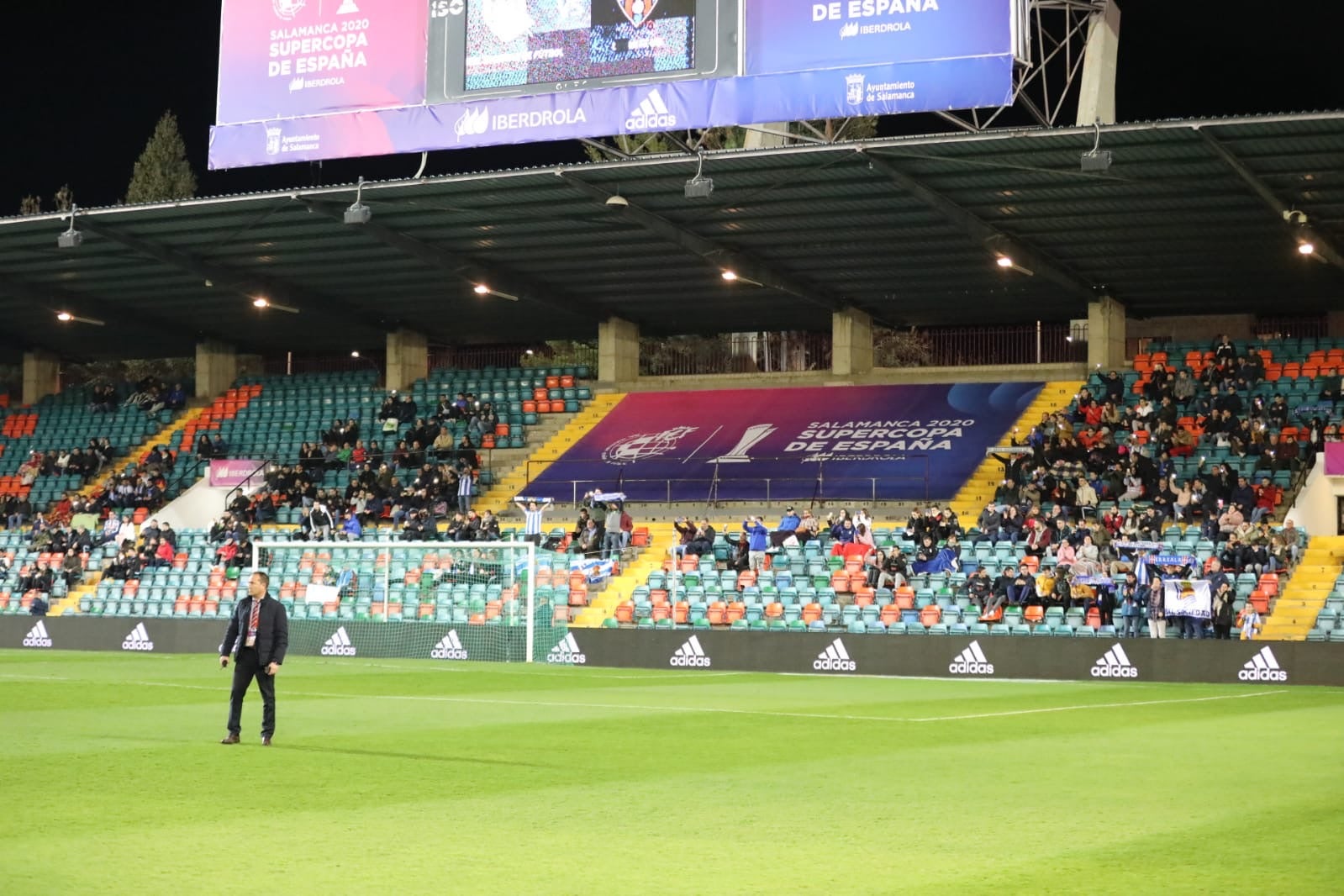 Primera semifinal de la Supercopa femenina de fútbol en el estadio Helmántico de Salamanca entre la Real Sociedad y la UD Levante. 