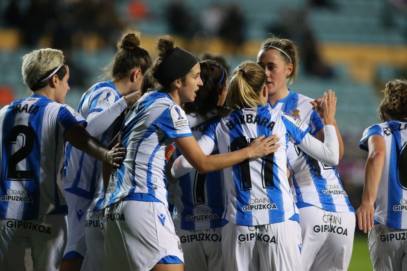 Primera semifinal de la Supercopa femenina de fútbol en el estadio Helmántico de Salamanca entre la Real Sociedad y la UD Levante. 