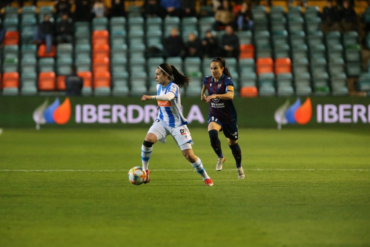 Primera semifinal de la Supercopa femenina de fútbol en el estadio Helmántico de Salamanca entre la Real Sociedad y la UD Levante. 