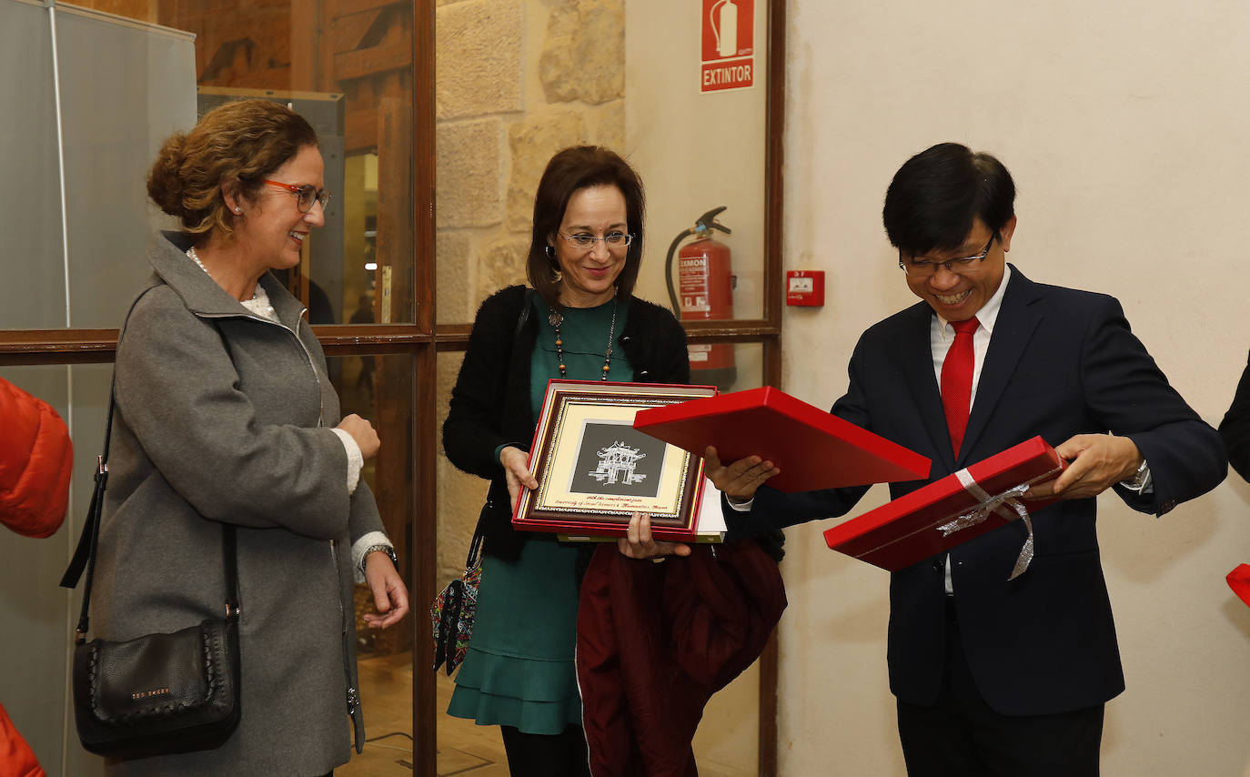 La Casa Junco acoge una exposición sobre Vietnam.