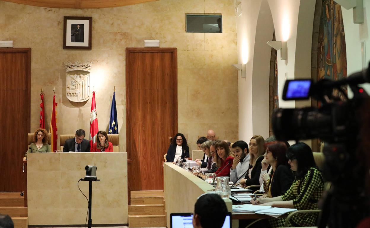 Un momento de la sesión plenaria que celebró ayer la corporación local en el Ayuntamiento. 