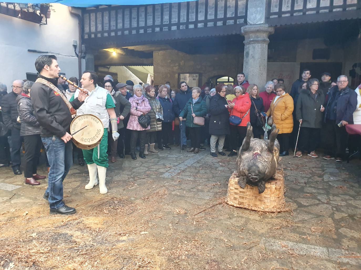 Encarna Sánchez y José María Martín fueron nombrados Matancera y Matancero de Honor, una gran sorpresa para los elegidos, pues nada sospechaban del reconocimiento que les rendiría el pueblo