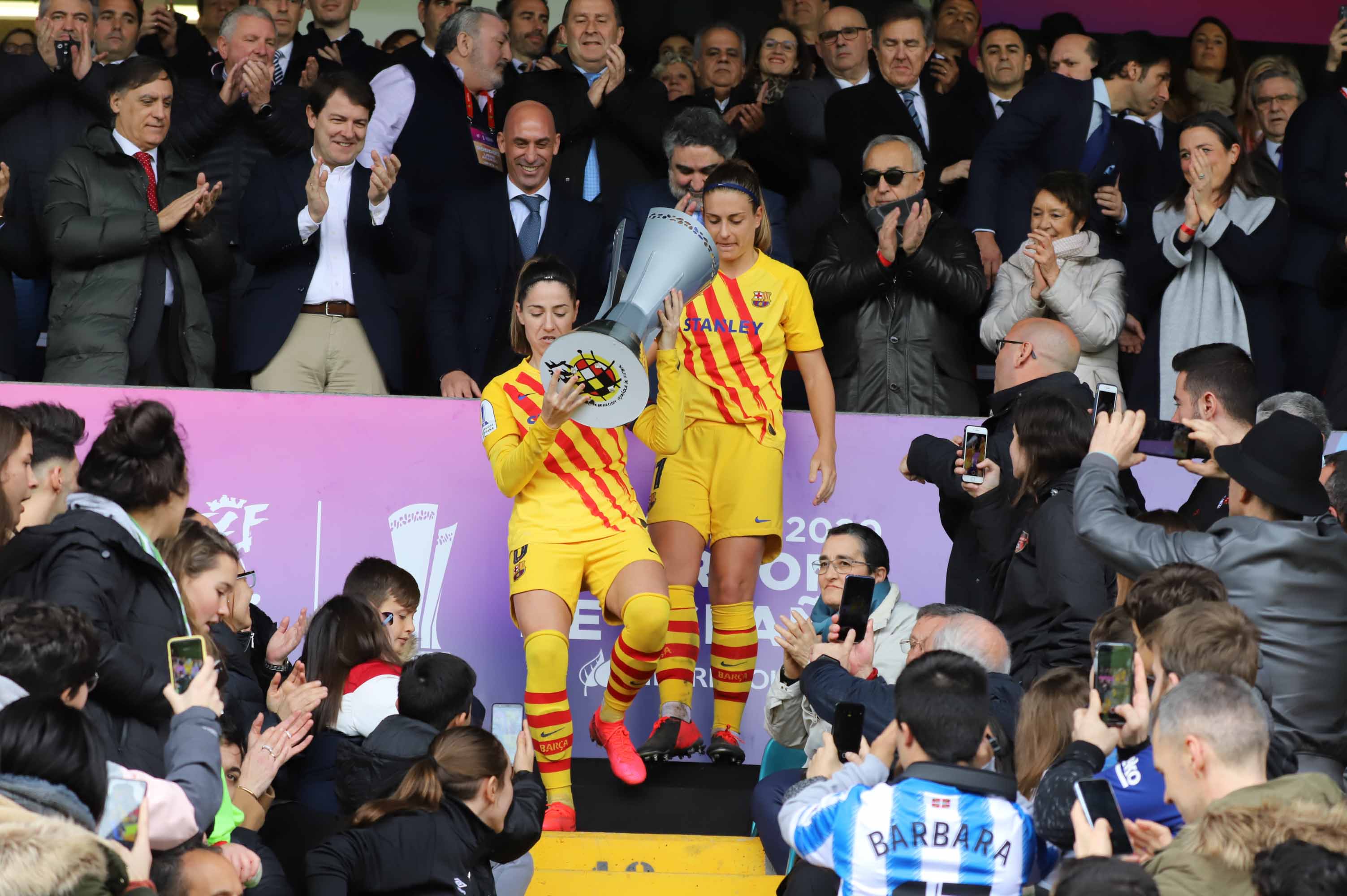 El equipo catalán se muestró muy superior desde el primer minuto a la Real Sociedad con cuatro goles de Marta Torrejón, MVP de la gran final celebrada en el estadio Helmántico