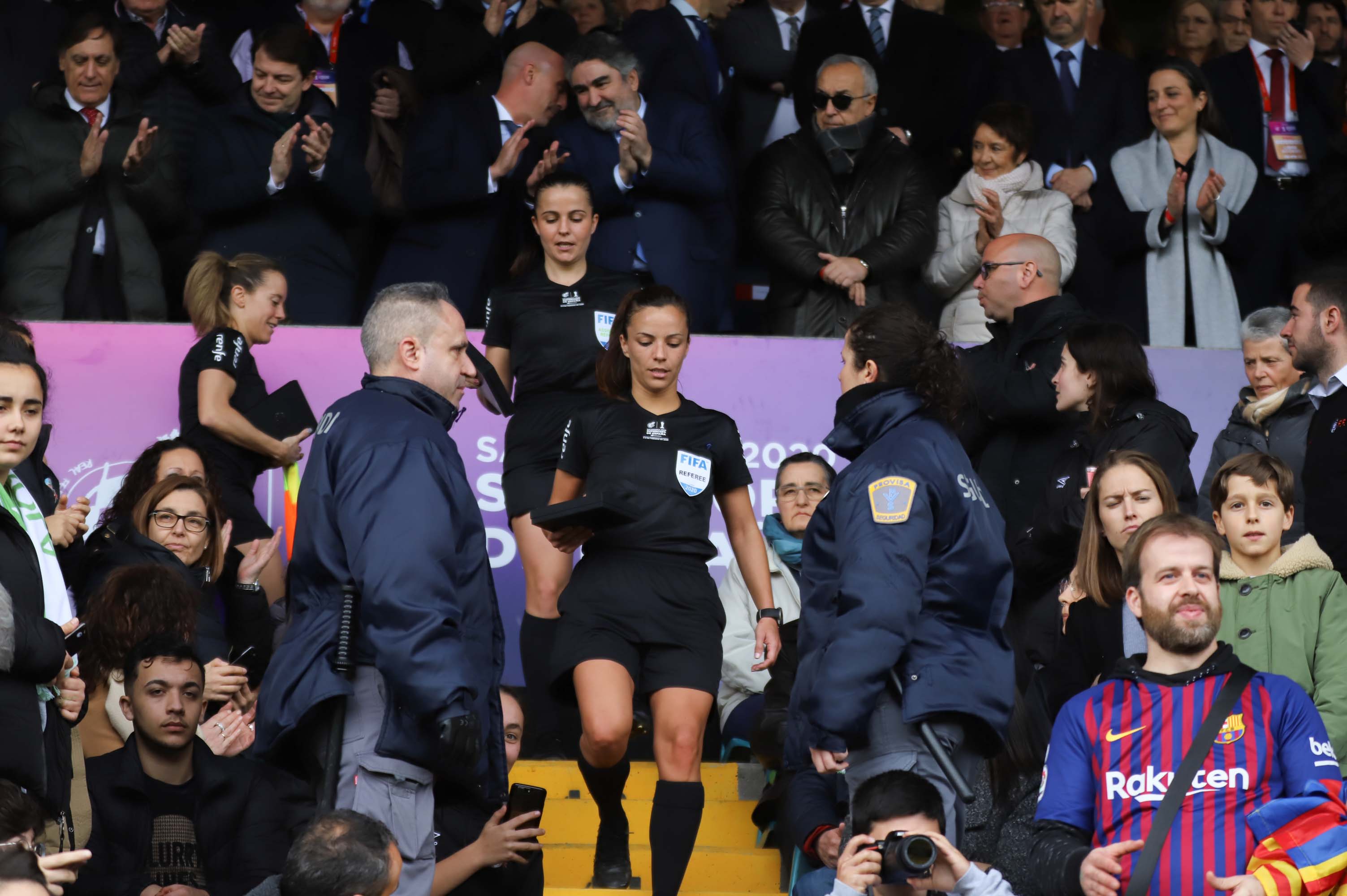 El equipo catalán se muestró muy superior desde el primer minuto a la Real Sociedad con cuatro goles de Marta Torrejón, MVP de la gran final celebrada en el estadio Helmántico