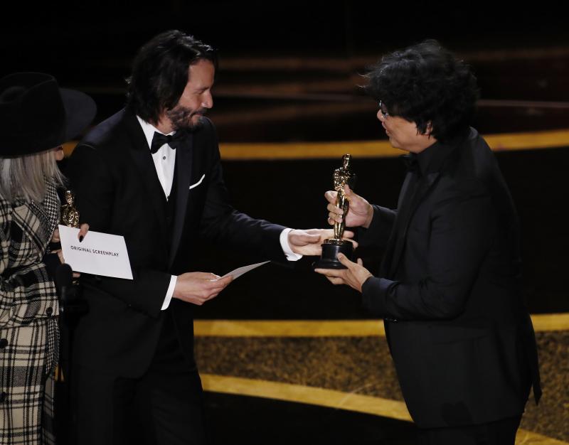 'Parásitos' se lleva el Oscar a Mejor Guion Original.