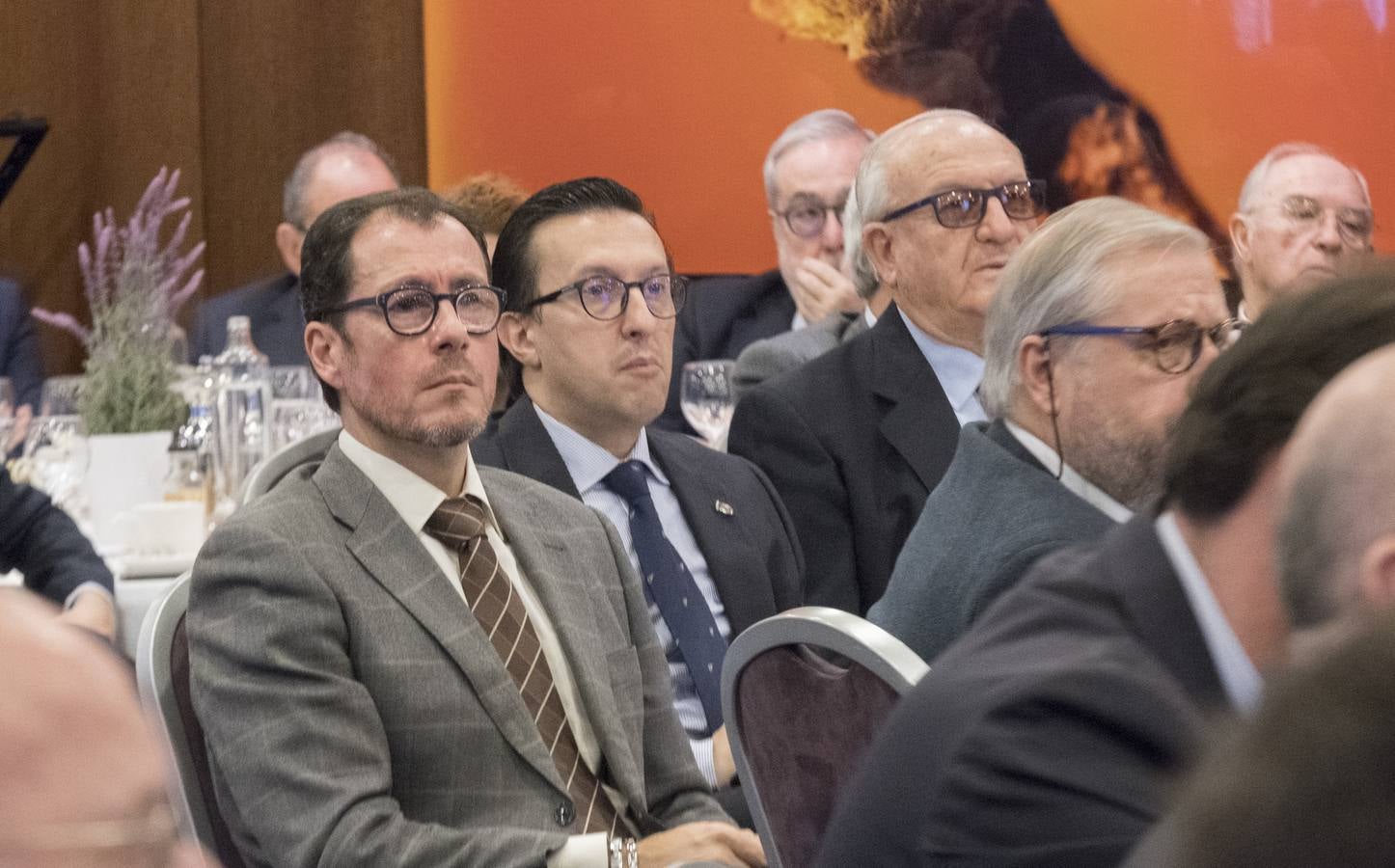 El obispo auxiliar de Valladolid defiende en el Foro de El Norte una visión más humanista de la sociedad y la economía basada en el respeto a las ideas de los demás.