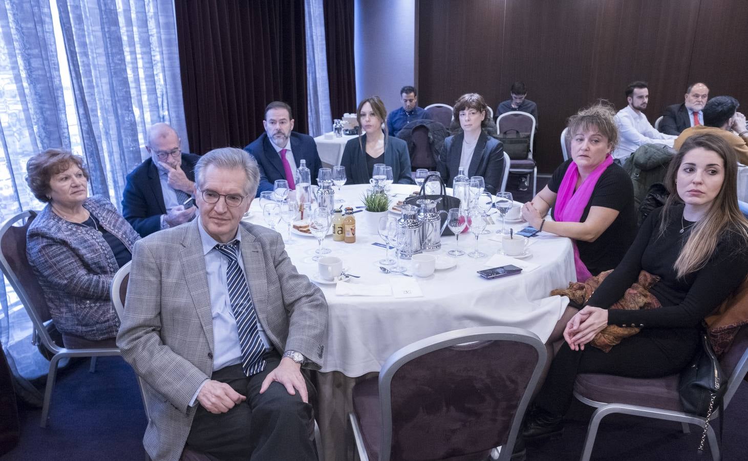 El obispo auxiliar de Valladolid defiende en el Foro de El Norte una visión más humanista de la sociedad y la economía basada en el respeto a las ideas de los demás.