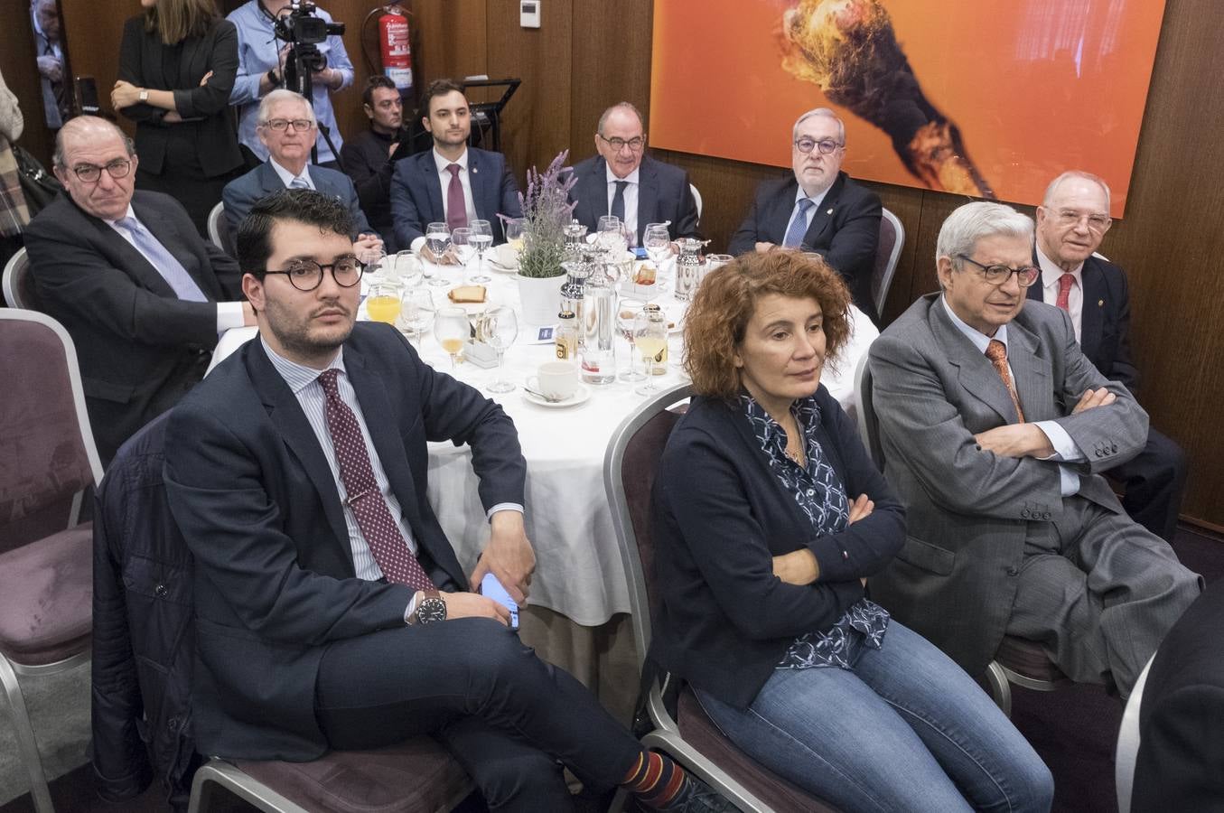 El obispo auxiliar de Valladolid defiende en el Foro de El Norte una visión más humanista de la sociedad y la economía basada en el respeto a las ideas de los demás.