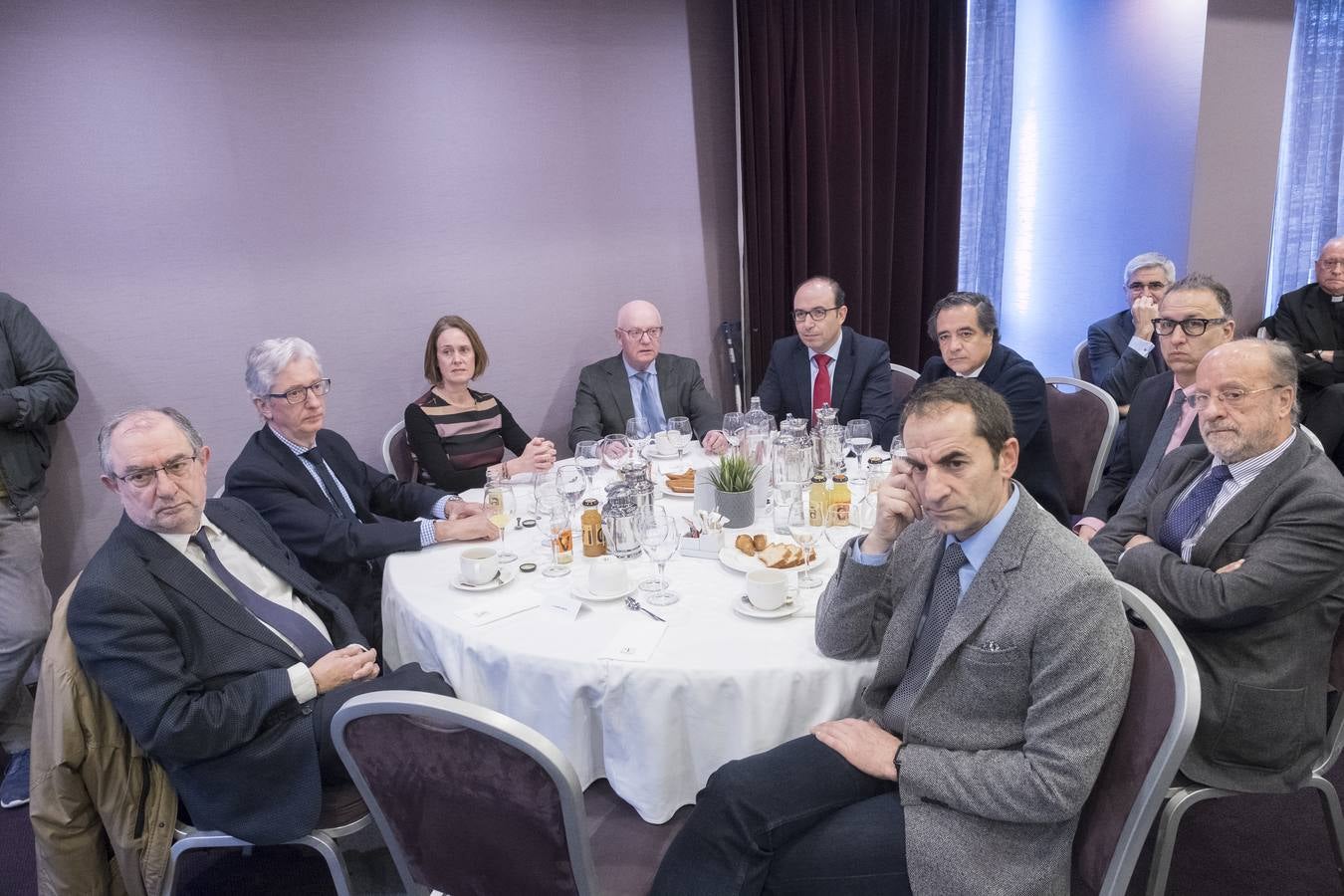 El obispo auxiliar de Valladolid defiende en el Foro de El Norte una visión más humanista de la sociedad y la economía basada en el respeto a las ideas de los demás.