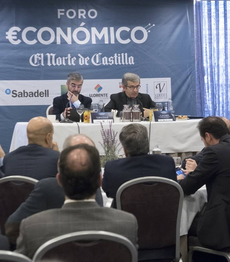 El obispo auxiliar de Valladolid defiende en el Foro de El Norte una visión más humanista de la sociedad y la economía basada en el respeto a las ideas de los demás.