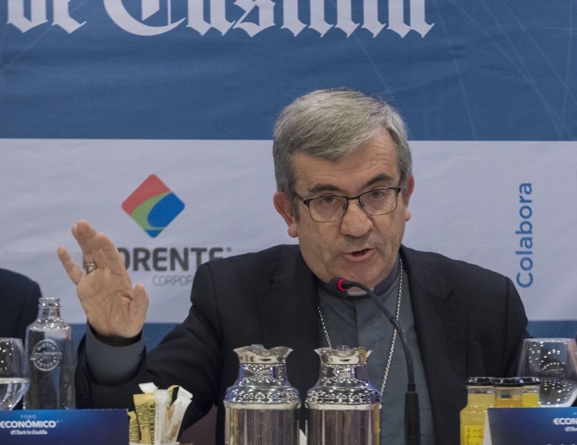 El obispo auxiliar de Valladolid defiende en el Foro de El Norte una visión más humanista de la sociedad y la economía basada en el respeto a las ideas de los demás.
