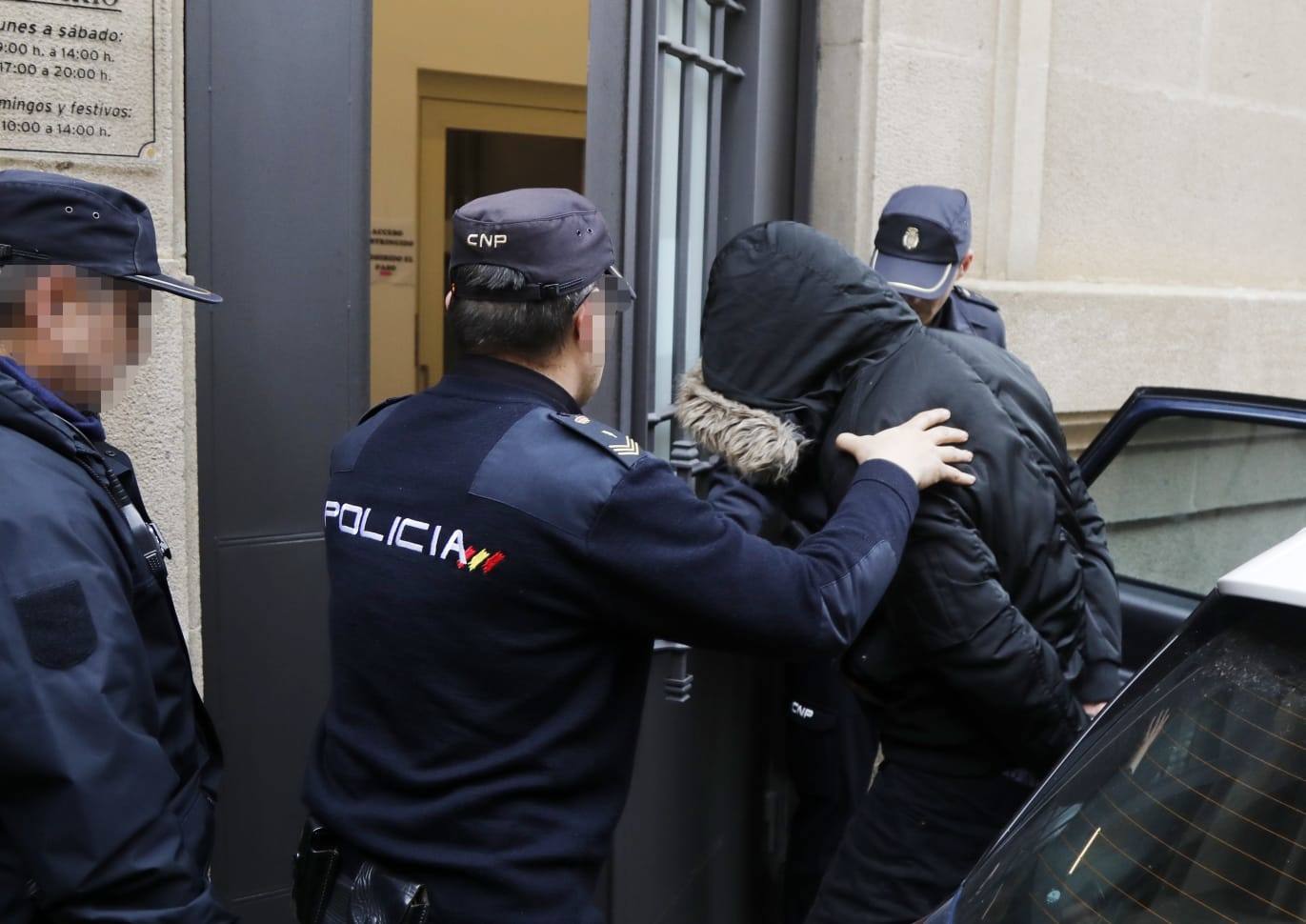 El hombre entra a los juzgados esta mañana. 