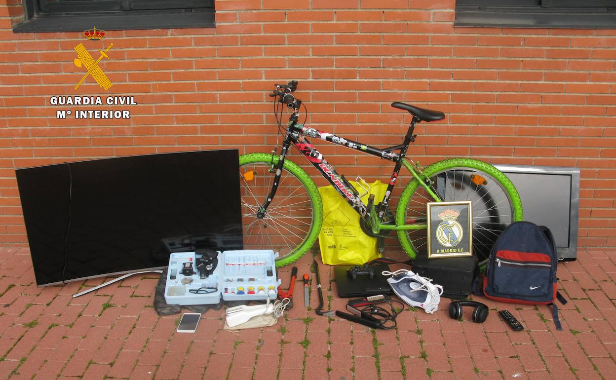 Algunos de los efectos que habían sido sistraidos y que se han podido recuperar.