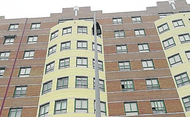 Exterior del edificio del barrio vallisoletano de Parquesol donde han ocurrido los hechos.