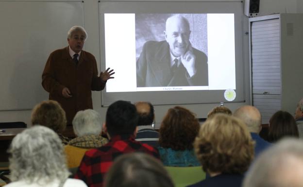 Un instante de la conferencia de Jesús Fuentes en el centenario del CEPA. 