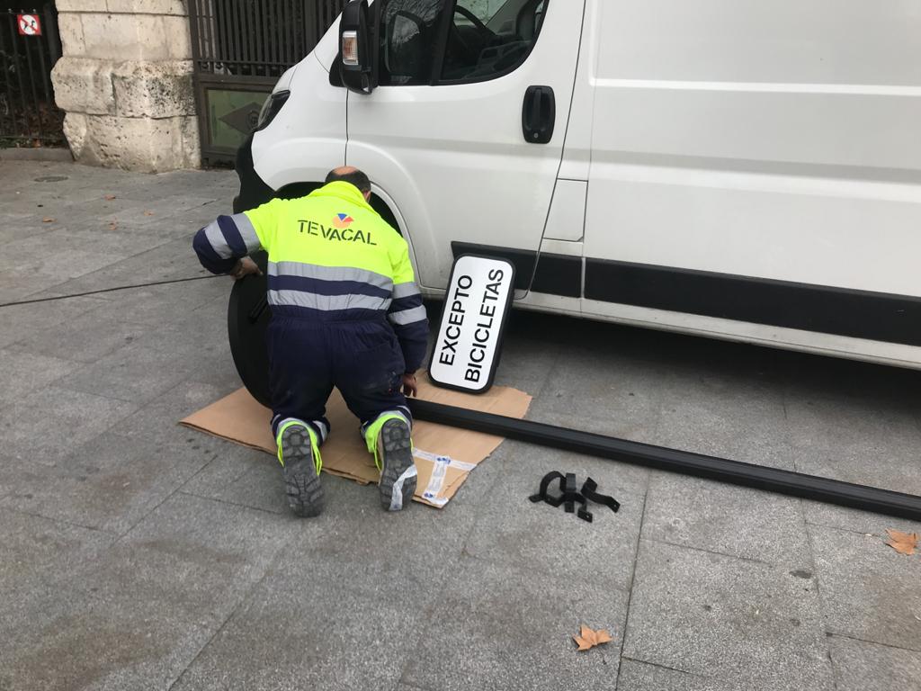 El Ayuntamiento de Valladolid ha estrenado este jueves un nuevo carril bici que unirá el Paseo de Zorrilla con la Plaza de Colón a través del paseo de Filipinos
