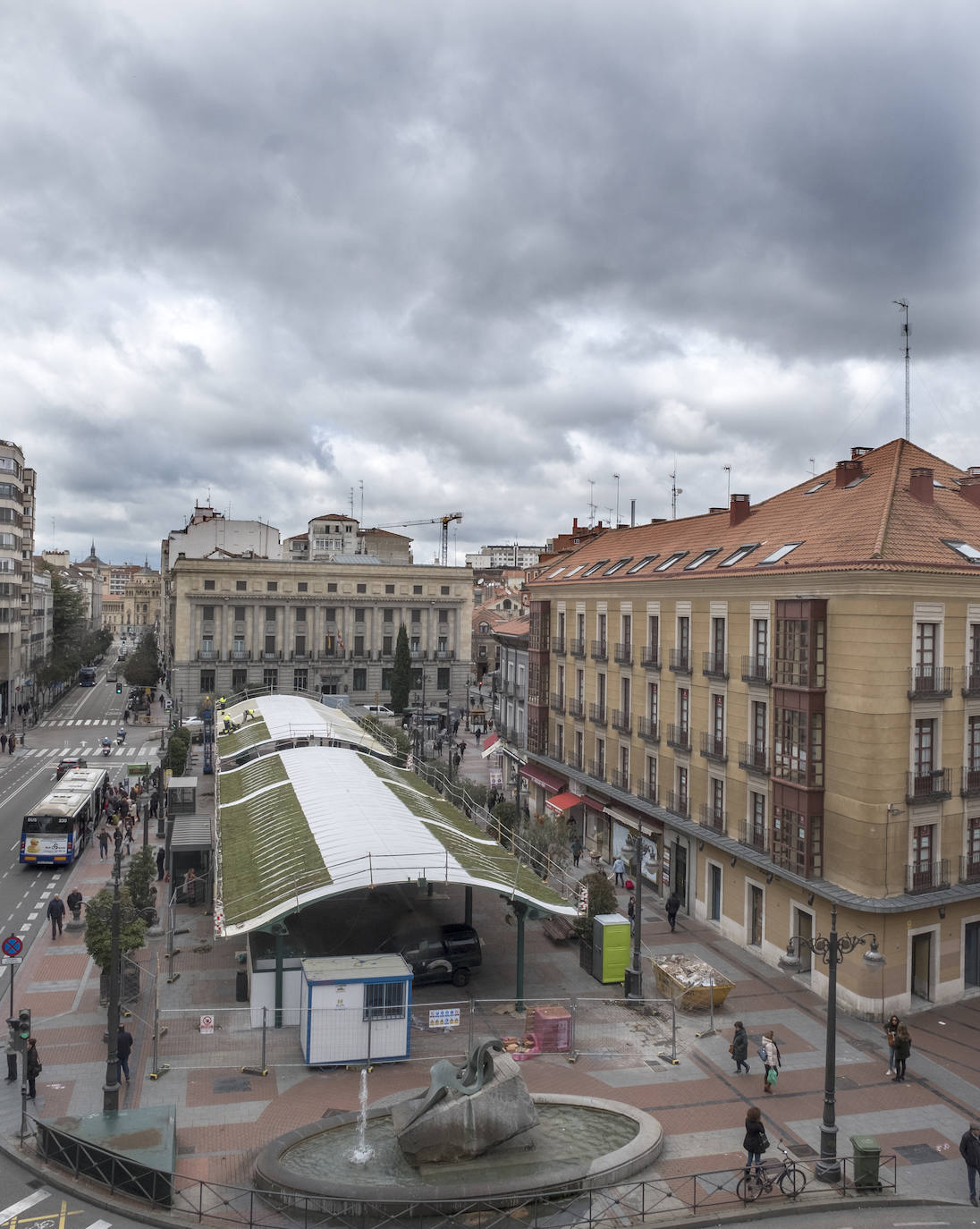 El proyecto europeo URBAN GreenUP, coordinado por el Centro Tecnológico CARTIF, pone en marcha las obras de renaturalización de la marquesina de la Plaza España de Valladolid.