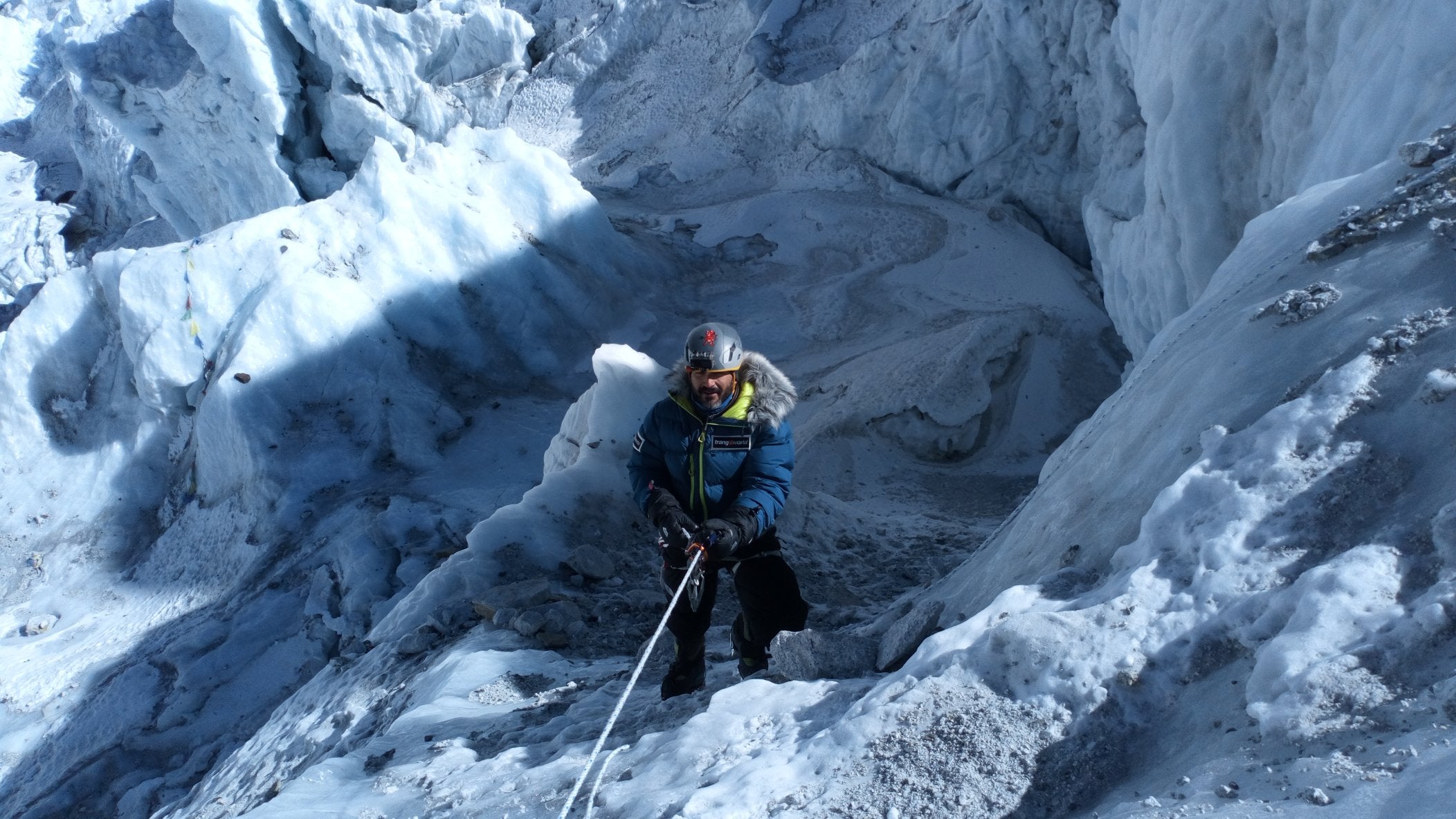 El leonés Sergio Pérez Fernández participa en la expedición de Álex Txikon para asaltar la cima más alta del mundo, el Everest. El montañero participa en la expedición 'Road to Himalayas' que espera hacer cima a partir del día 20.